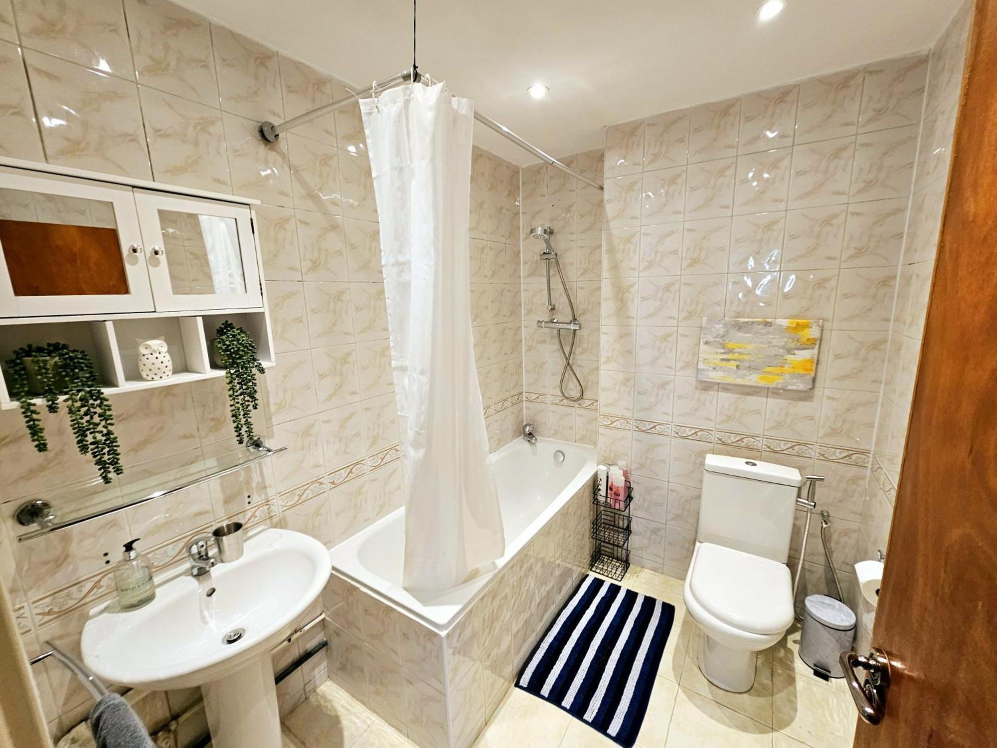 Bright & Spacious Home In Building With Lift, Right Next To Bayswater Station - Walk To Kensington Palace, Hyde Park, Little Venice & Notting Hill London Exteriör bild